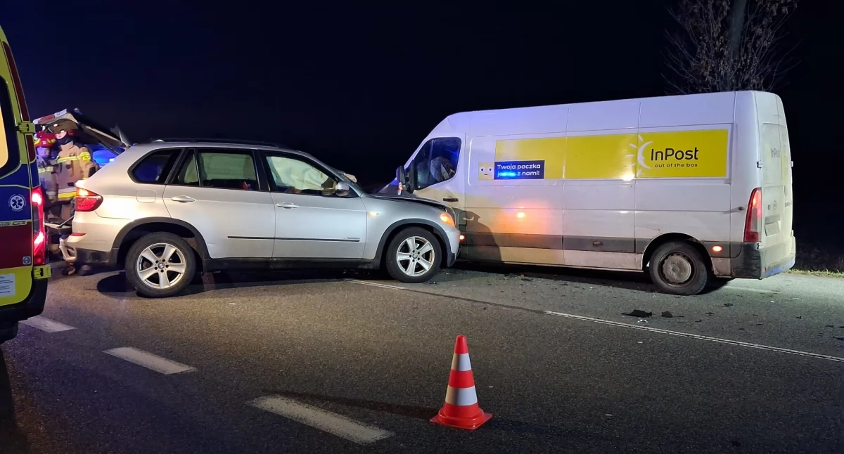 Zderzenie samochodów na DK2