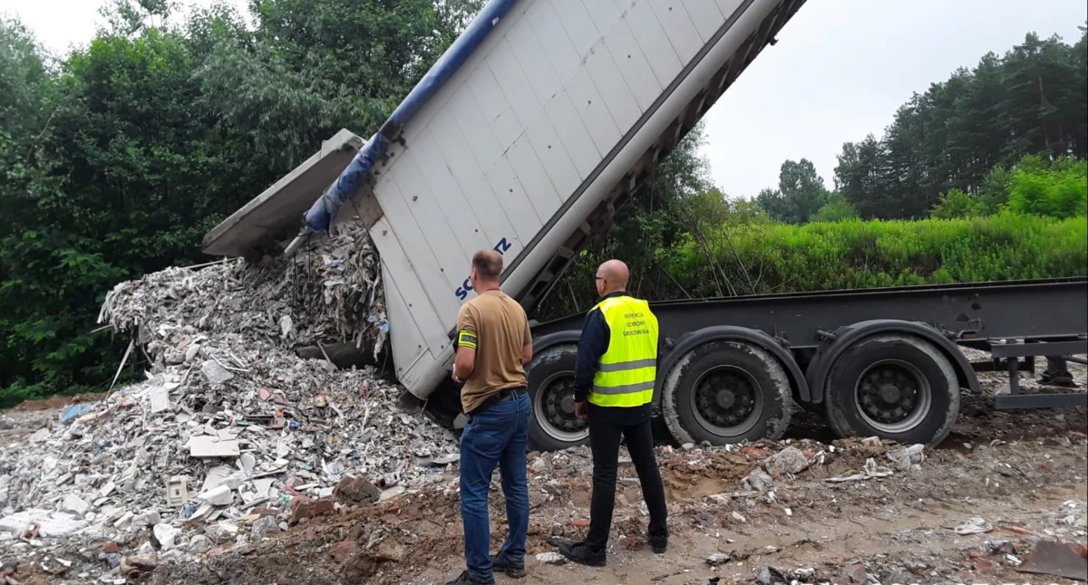 Odór, szczury i decyzja marszałka, czyli... Kto rozbroi eko-bomby?