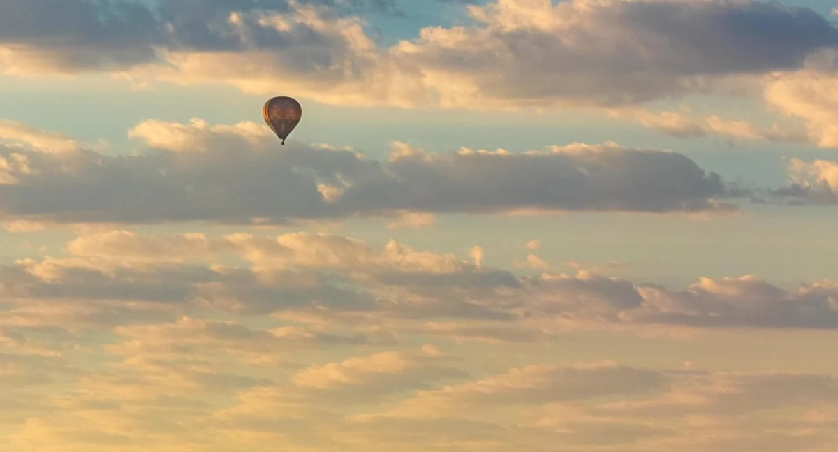 Łosice: Balon z nielegalnymi papierosami wylądował na polu