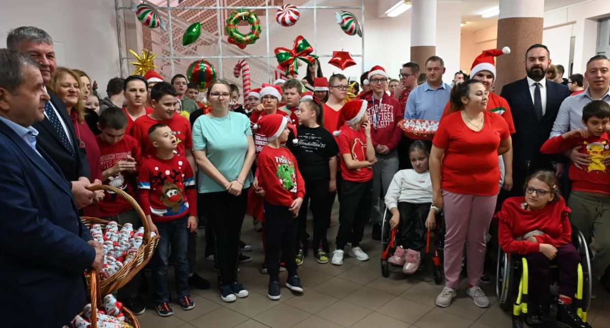  Radni powiatu sokołowskiego z wizytą mikołajkową w Zespole Szkół Specjalnych i Domu Dziecka 