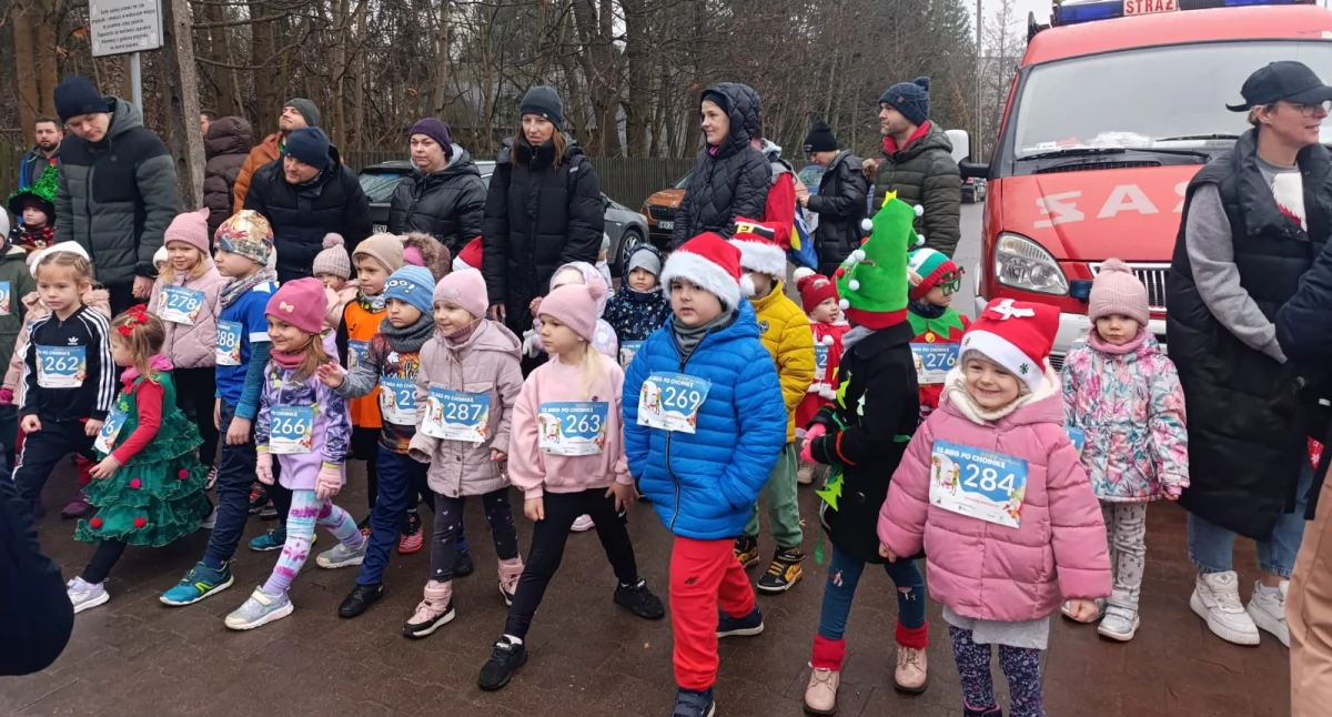 W pojedynkę, z rodziną lub czworonożnym przyjacielem pobiegli po choinkę! (galeria zdjęć)