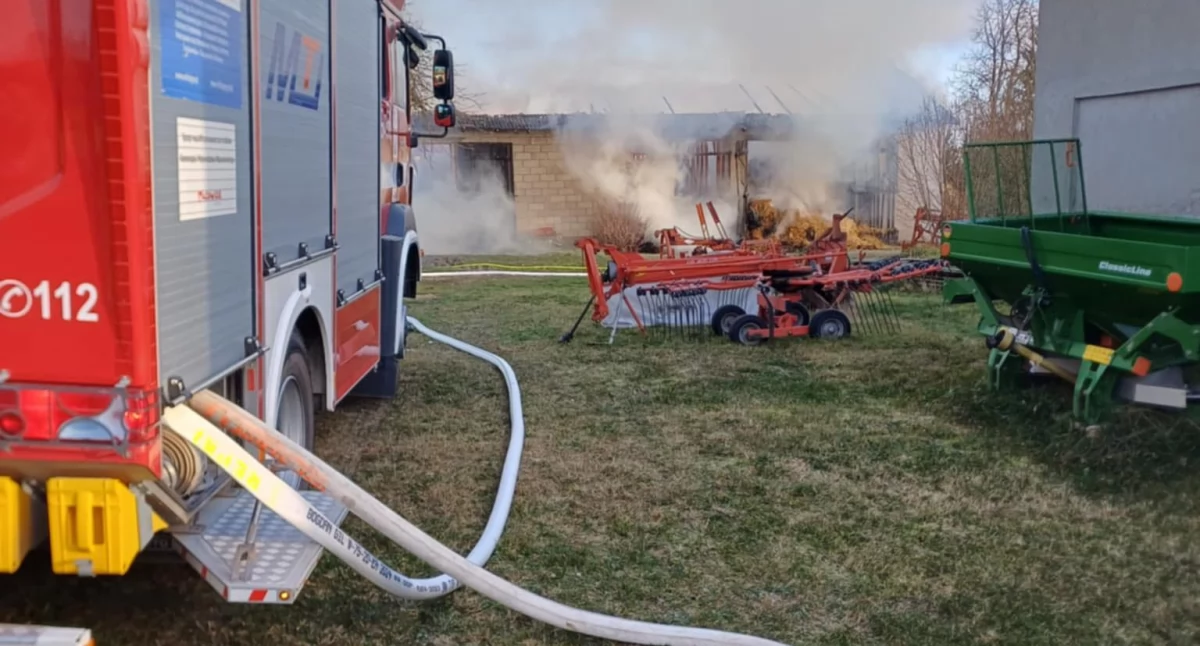 Pożar stodoły z maszynami w Gałkach
