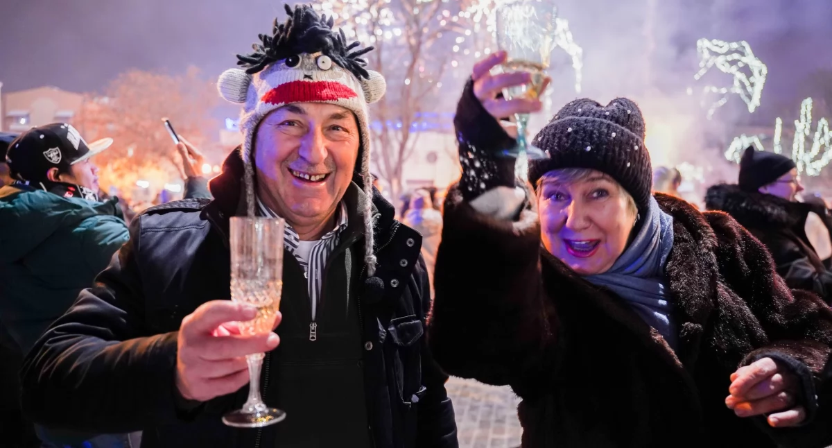 Mieszkańcy Siedlec wspólnie powitali Nowy Rok na Placu Sikorskiego [zdjęcia i film]