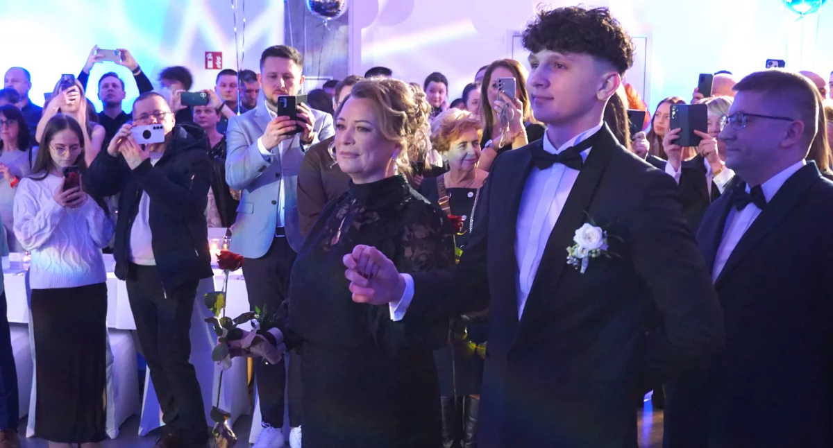 Studniówka maturzystów z ZSP w Łochowie (zdjęcia i filmy)