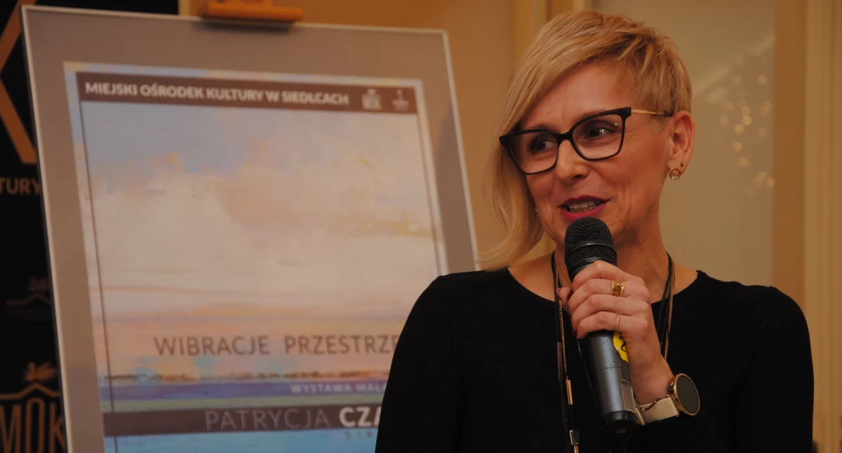 „Wibracje przestrzeni” w Małej Galerii Sztuki. Abstrakcyjna opowieść bez słów
