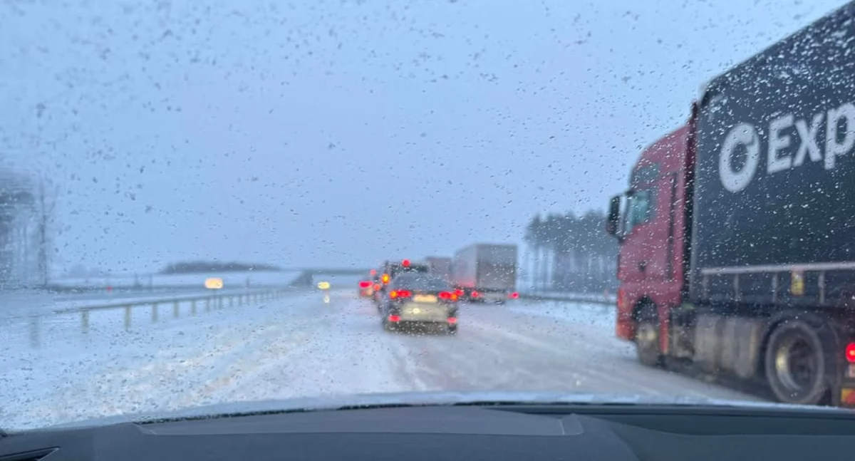 Wypadek na autostradzie A2 pod Siedlcami. Zablokowana jezdnia w kierunku Warszawy, objazdy DK92
