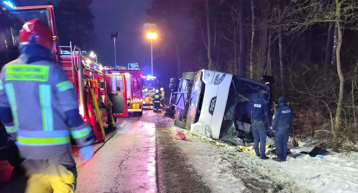 Trasa Łochów-Węgrów: Wypadek z udziałem autokaru. Kilkanaście osób poszkodowanych (aktualizacja)