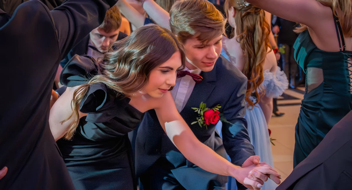 Elegancja, tradycja i wzruszenia – studniówka Prusa w Siedlcach (zdjęcia +film)