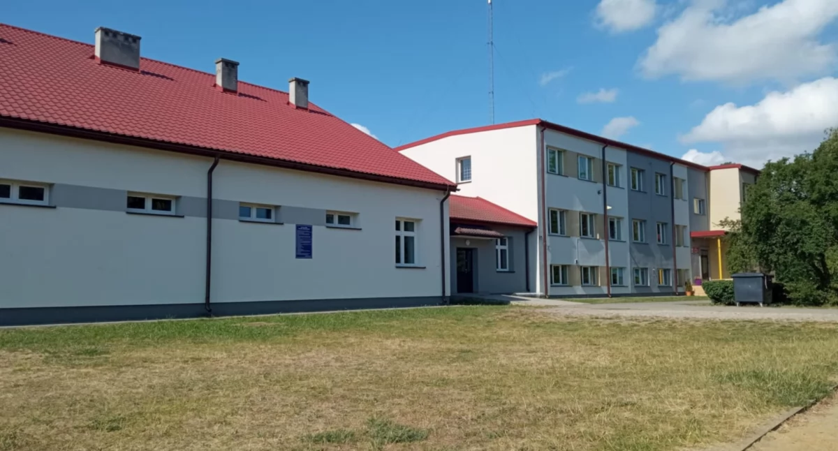 Dlaczego gmina chce zamknąć szkołę w Mikłusach? 