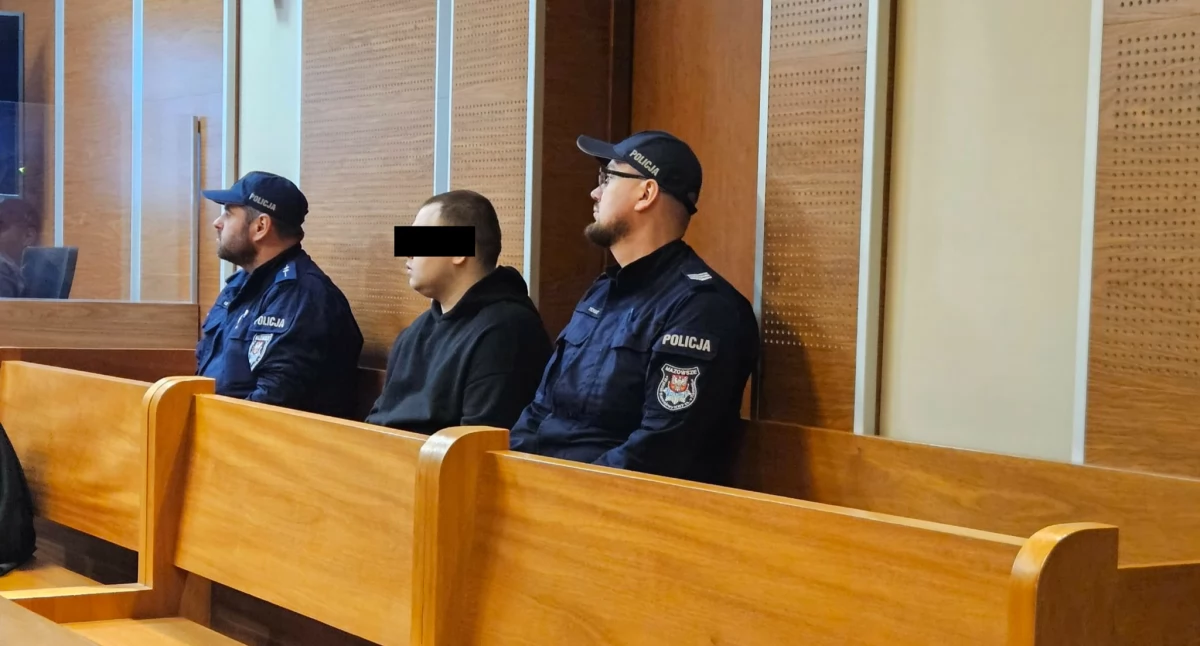 Głosy w głowie a brutalne morderstwa. Sąd poznał kluczową opinię biegłych w sprawie Rafała J, oskarżonego o zabójstwo księdza