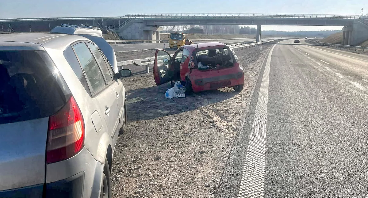 Kolizja na autostradzie A2 w kierunku Siedlec. Zderzyły się dwa samochody