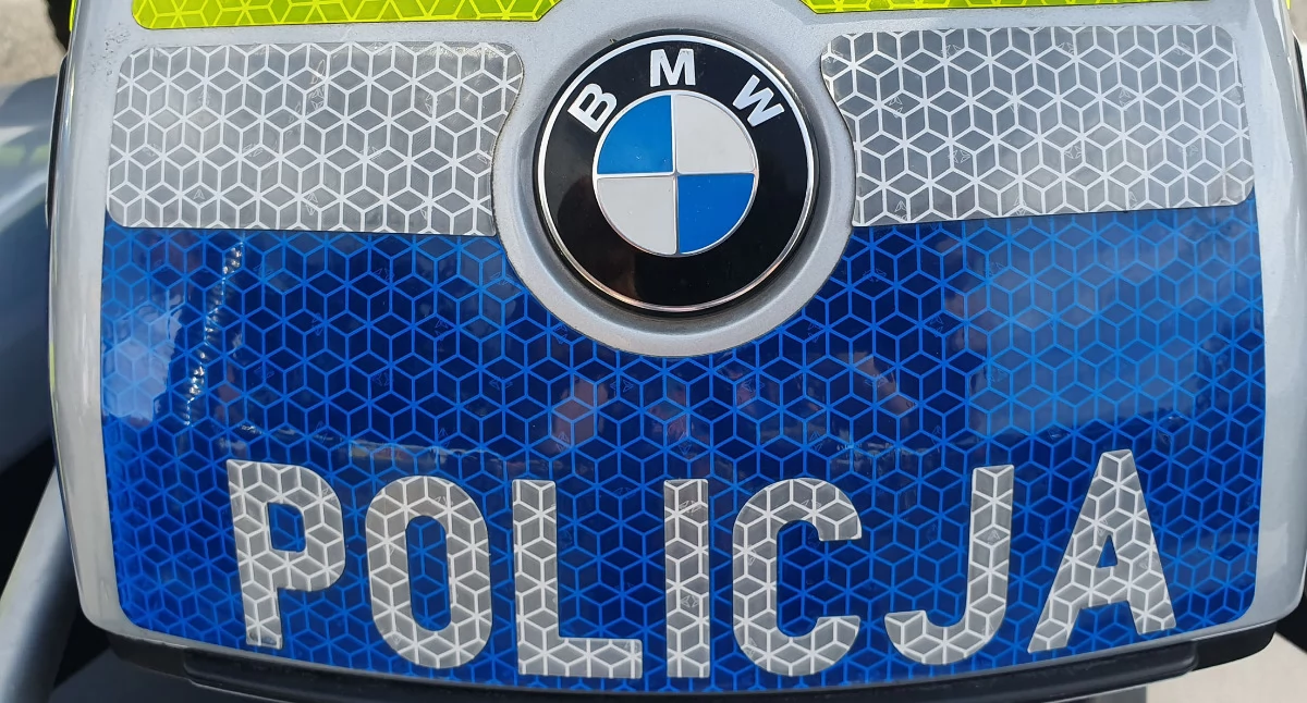 Myślał, że wygrał BMW X5. Stracił ponad 18 tys. zł przez internetowych oszustów