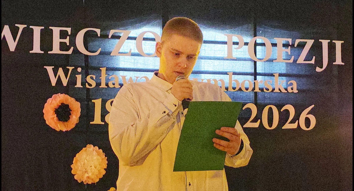 Wieczór z poezją Wisławy Szymborskiej. Uczniowie SOSW w Siedlcach zaprezentowali własne interpretacje