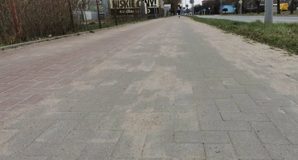 Problem z piaskiem po zimie wciąż aktualny. Kurzy się na Sokołowskiej w Siedlcach