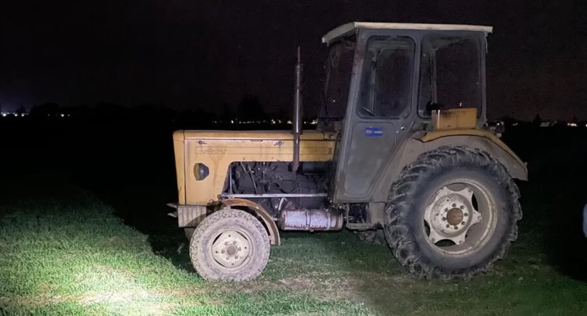 Pijany traktorzysta próbował rozjechać policjanta. Dramatyczna interwencja na polu w gminie Olszanka