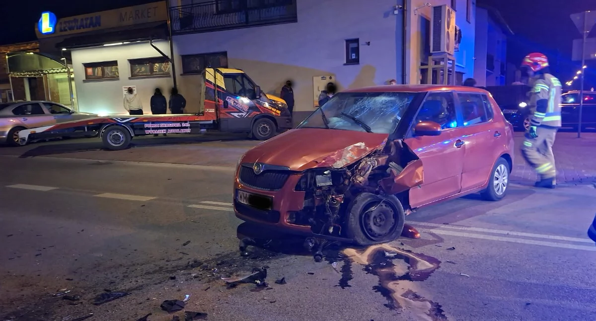 Zderzenie dwóch aut w Siedlcach. Jedna osoba trafiła pod opiekę ratowników 