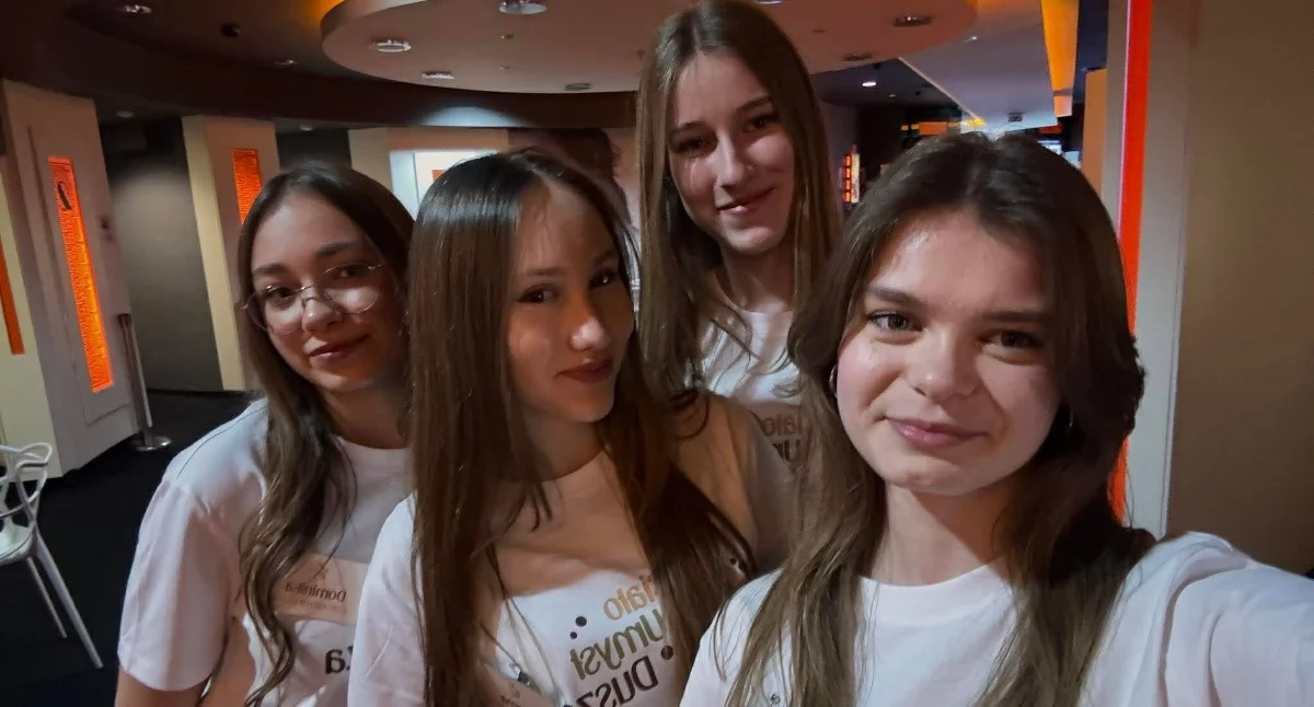 „Wszyscy mówią, jak wyglądać. Mało kto mówi, jak się czuć” – siedleckie licealistki podbijają sieć projektem CUD