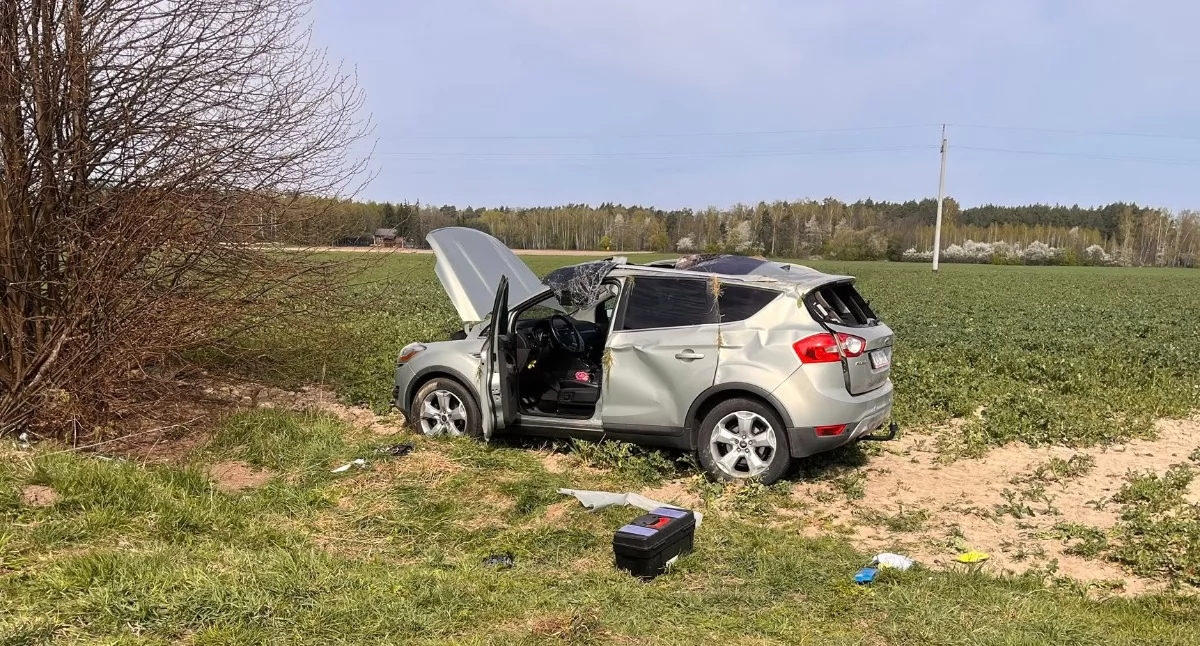 Na trasie Patrykozy–Ruda Kolonia dachował samochód. Wśród poszkodowanych dziecko
