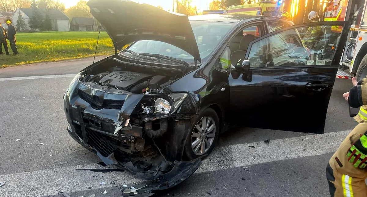 Zderzenie dwóch aut w gminie Kotuń. Trzy osoby poszkodowane