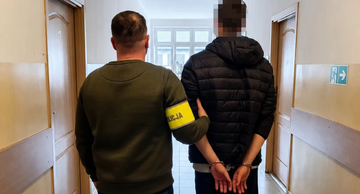 18-latek z promilami zakończył podróż w rowie