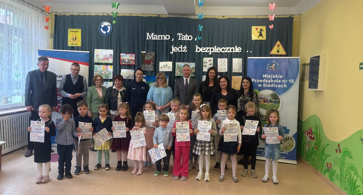 „Mamo, tato jedź bezpiecznie”. Dzieci z Siedlec przypominały kierowcom o zasadach bezpieczeństwa