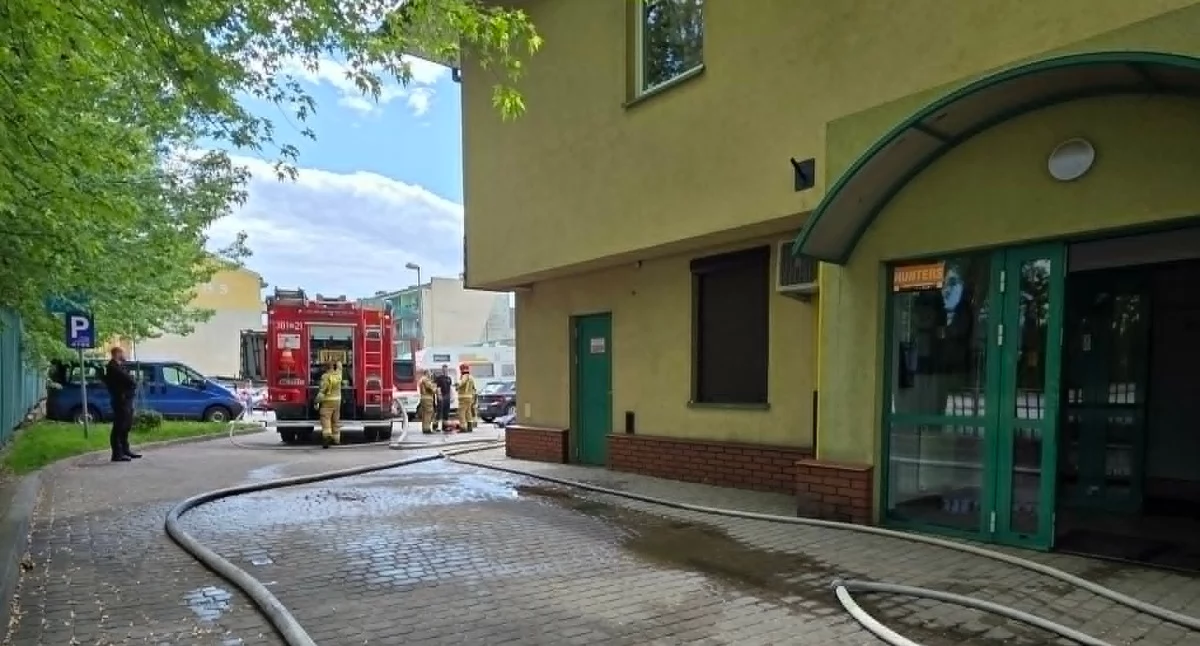 Pożar w garażu budynku STBS w Siedlcach. Na miejscu interweniowała straż pożarna