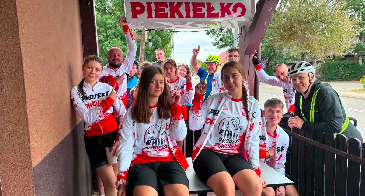 Pierwszy etap za nimi. Rowerzyści z diecezji siedleckiej dotarli do Jastkowa
