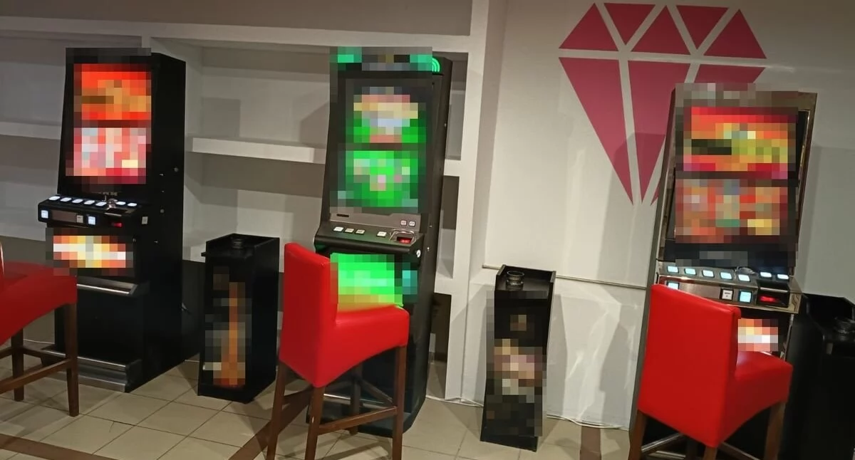 Nielegalne automaty do gier zabezpieczone w Łukowie. Zarzuty dla 19-latki z Ukrainy