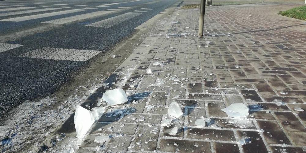 Spadające bryły lodu