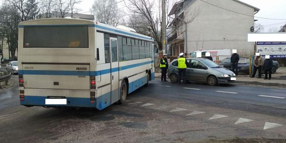 Czołówka z autobusem