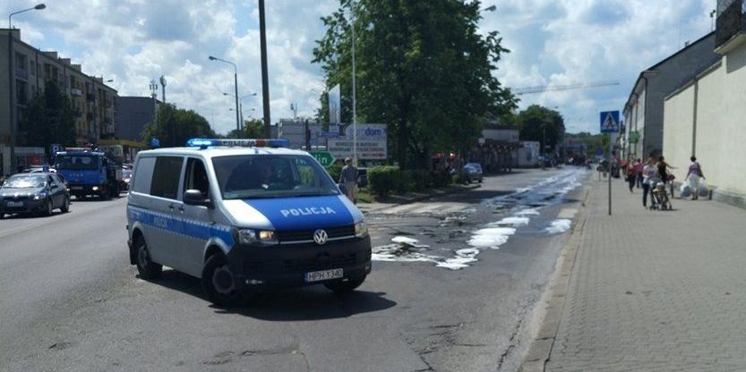 Wyciek oleju z autobusu. Świętojańska wyłączona z ruchu!