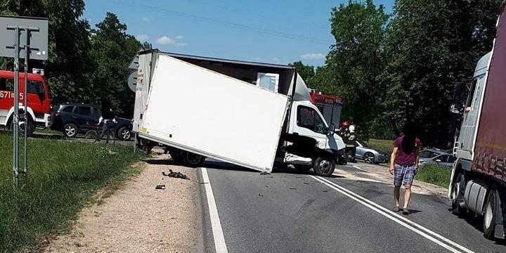 Zablokowana krajowa 50! 3 pojazdy się zderzyły