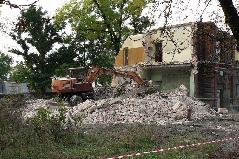 Cegiełka po cegiełce?
