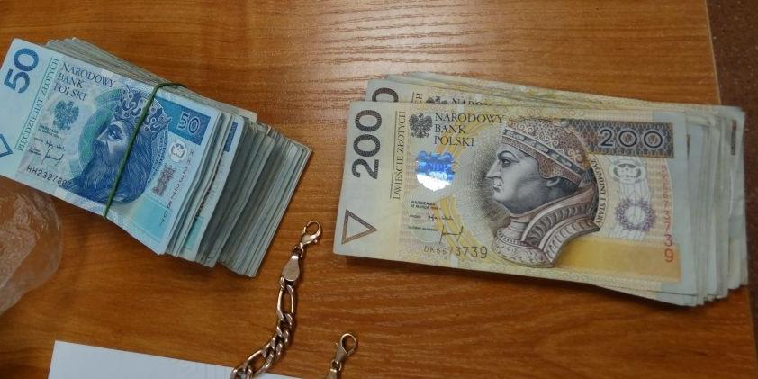  50 tys. zł za odstąpienie od czynności służbowych