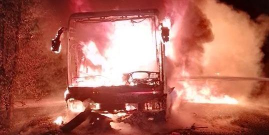 Autokar spłonął doszczętnie