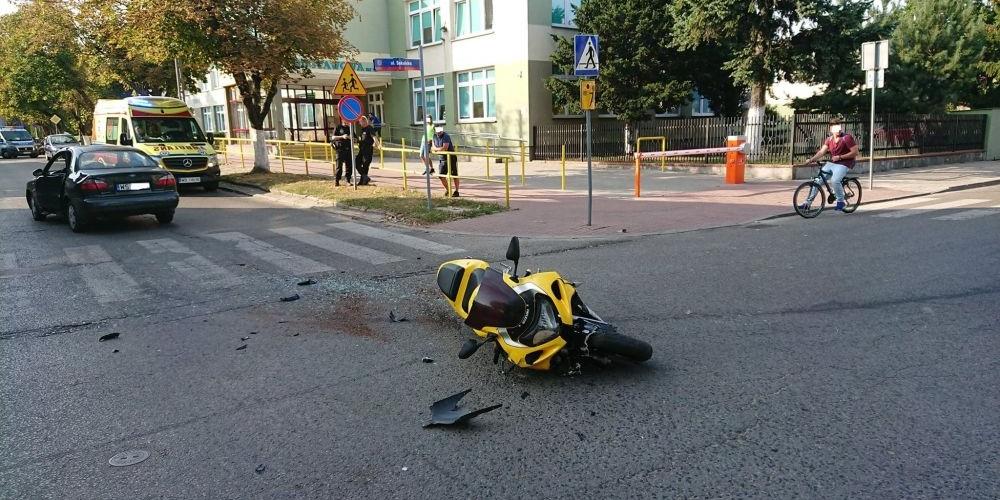Zderzenie lanosa z suzuki. Przyczyną wymuszenie pierwszeństwa