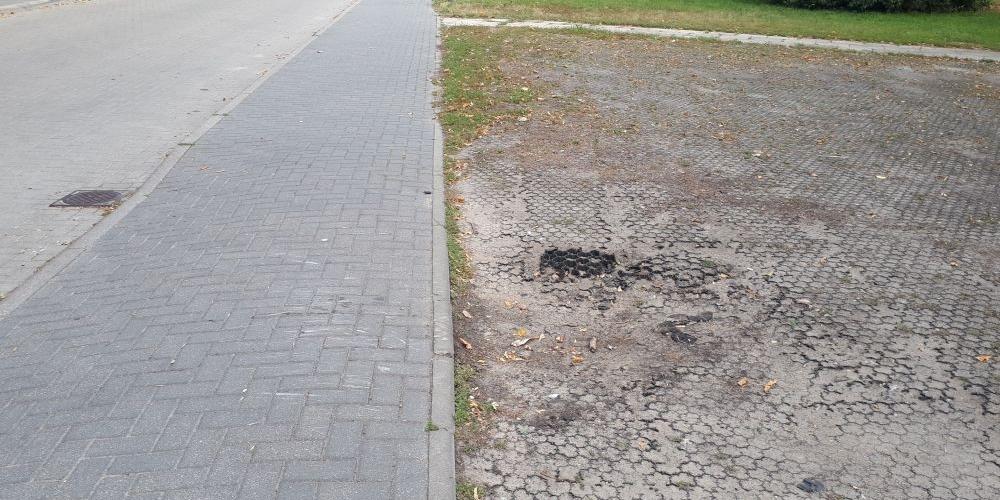 Dziura na parkingu. Wyginają się progi!