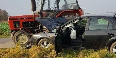 Traktor zderzył się z fordem. Poszkodowane dziecko
