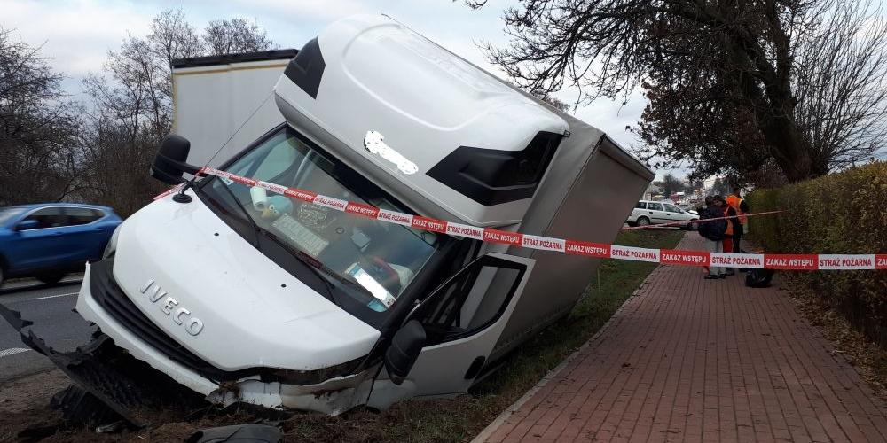 Kolizja w Gręzowie. Samochód osobowy zderzył się z busem (aktualizacja)