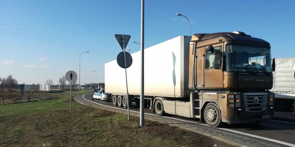 Awaria ciężarówki na rondzie w Ujrzanowie (aktualizacja)