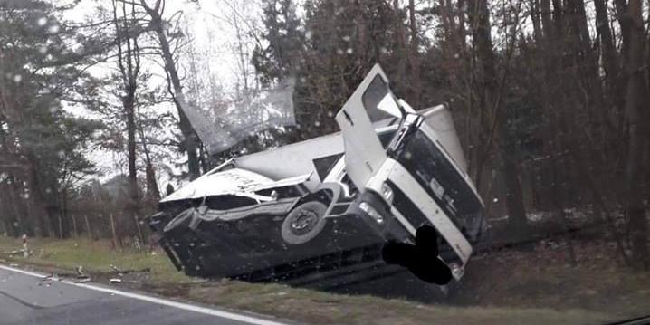3 pojazdy zderzyły się na DK 62 w Pogorzelcu