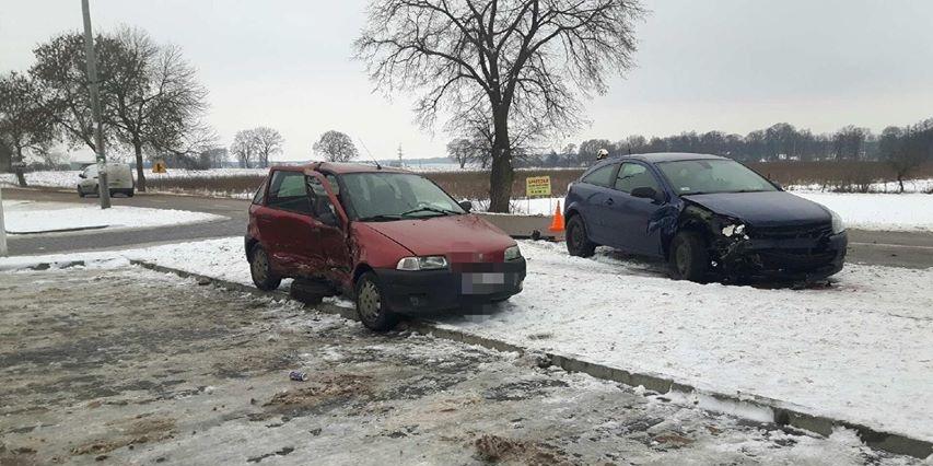 Wypadek w Jabłonnie Lackiej. Ranny kierowca fiata