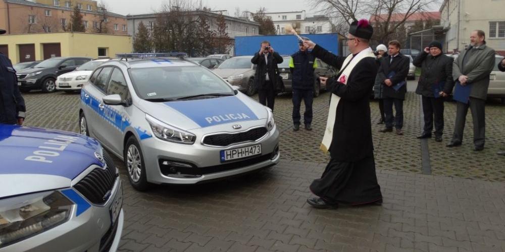  Nowe radiowozy w Węgrowie