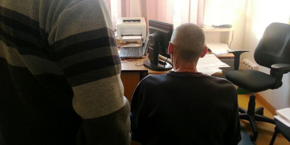 Posiedzi za włamania do baru