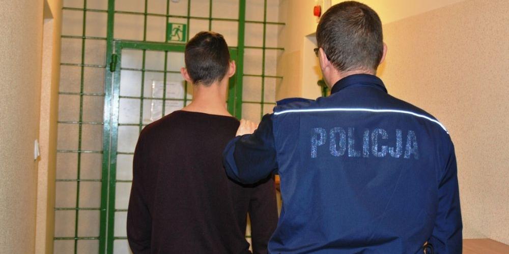 Po pijaku włamał się do samochodu