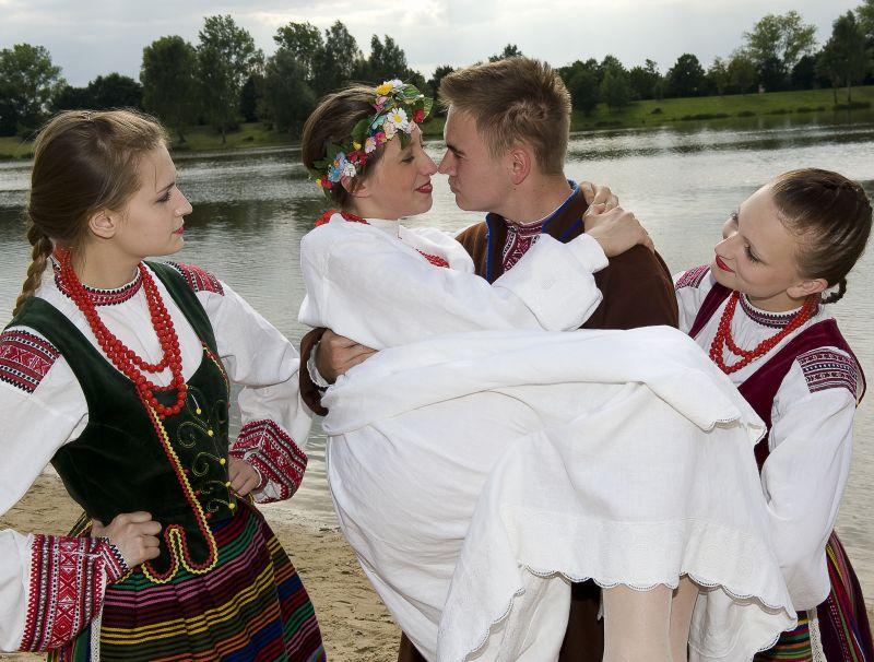 „Kołos”, Krawczyk i biesiada