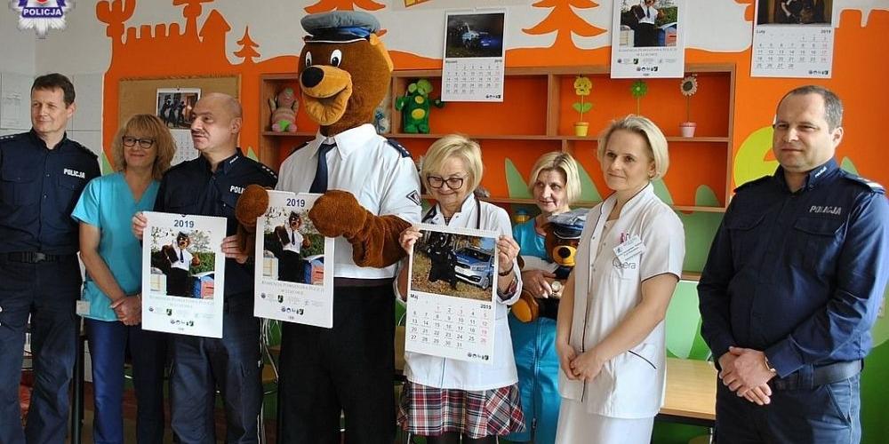 Policjanci w służbie dzieciom