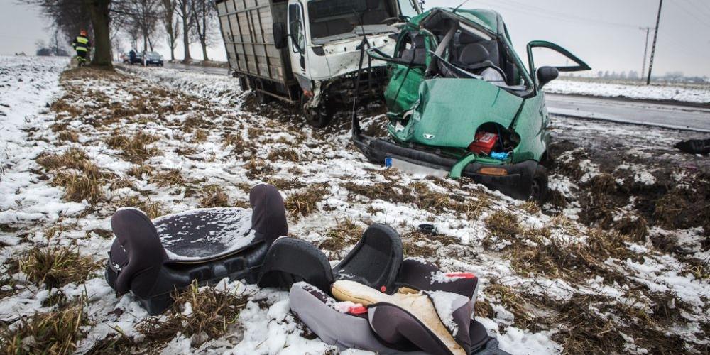 Tragiczny wypadek w Sokołowie: Zginęła kobieta, dziecko w szpitalu.