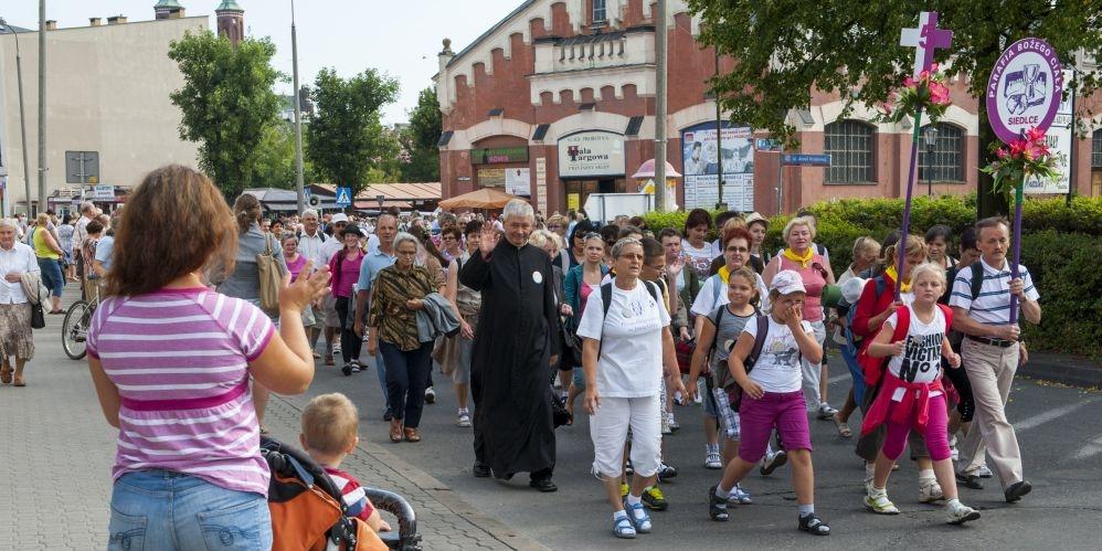 Pątnicy w drodze na Jasną Górę