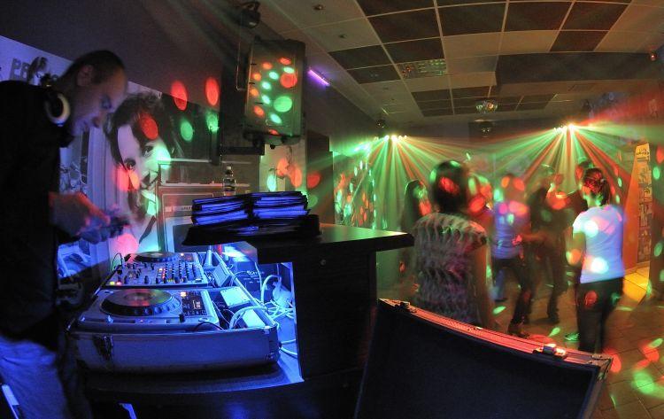 Cosik świci, cosik błysło, pewnie we wsi będzie disco!